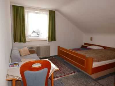 Einfaches Zimmer in ehemaliger Pension