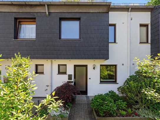 Geräumiges Reihenmittelhaus mit Terrasse, Ausbaureserve und Tiefgaragenstellplatz in Bremen-Vegesack