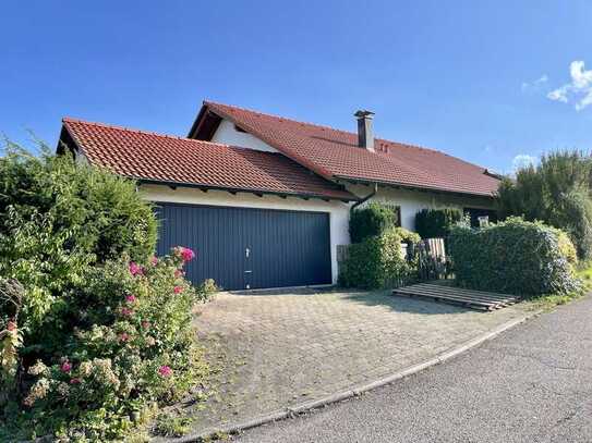 Geräumiges, preiswertes und vollst. renoviertes 8-Raum-Einfamilienhaus mit geh. Innenausstattung