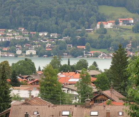 Geschmackvolle, gepflegte 1-Raum-EG-Wohnung mit Balkon und EBK in Bad Wiessee