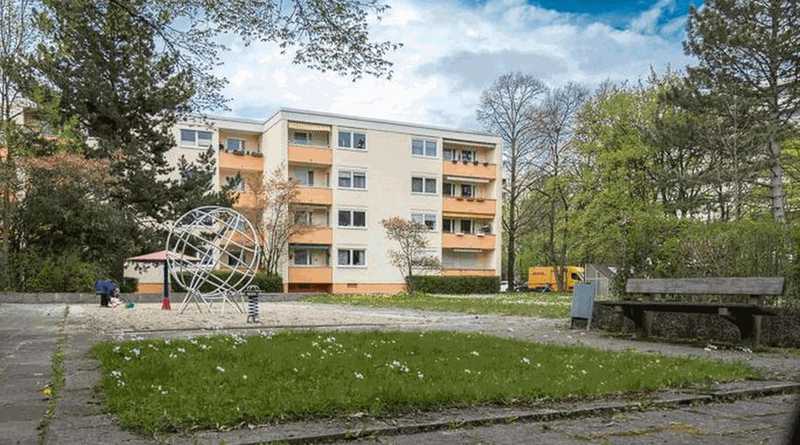 Von Privat, 4-Zimmer Etagenwohnung mit Loggia