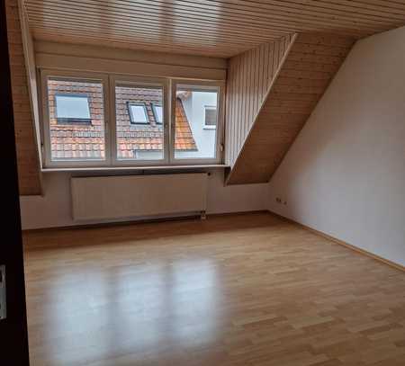 Attraktive und gepflegte 2,5-Zimmer-Dachgeschosswohnung in Brackenheim