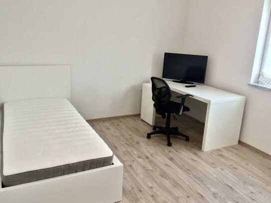 Vollmöbliertes WG-Zimmer in Garching! Bitte nur Anfragen per E-Mail!