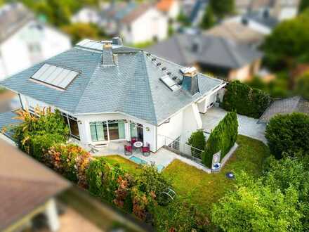 ZEITLOSE HARMONIE - Freistehendes Architektenhaus mit Garage und Garten am unteren Steinberg