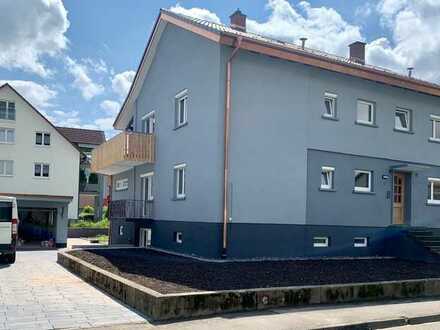 Erstbezug, neuwertige 5-Zimmer-Wohnung mit Terrasse + Balkon & Gartenanteil in Maulburg