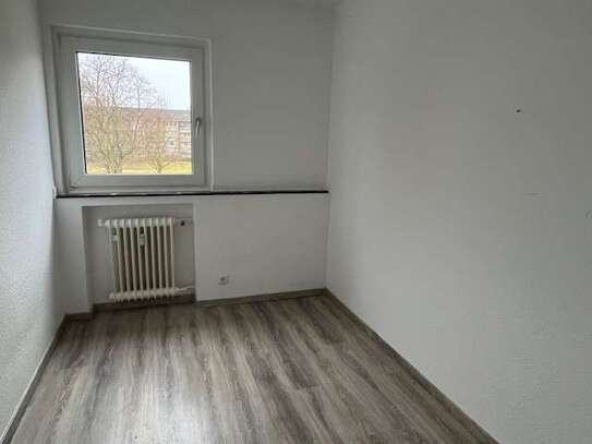 Tolle 3 Zimmerwohnung mit Balkon und Tageslichtbad in Renovierung