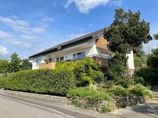 Freistehendes Einfamilienhaus mit schöner Einliegerwohnung, großem Garten und toller Aussicht