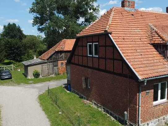 Ländliches Reihenendhaus mit Garage und Nebengelass