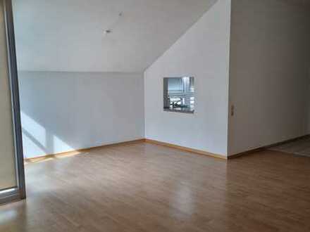 Freundliche 2,5-Raum-DG-Wohnung mit EBK und Balkon in Birkenfeld