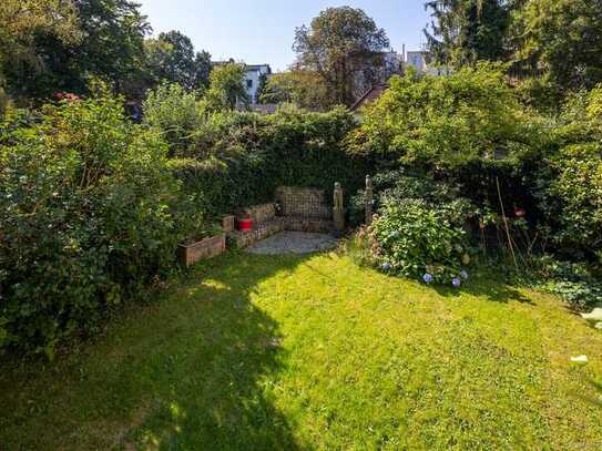 Ihr Haus im Haus: Außergewöhnliche Maisonette-Wohnung mit großzügigem Garten im schönsten Eimsbüttel