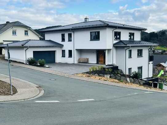 Luxuriöses Einfamilienhaus mit Schlossblick und Einliegerwohnung PROVISIONSFREI