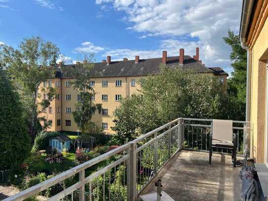 Bezugsfreie 3-Zimmer-Altbauwohnung mit großzügigem Südwest-Balkon