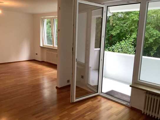 Helle 2-Zimmer-Hochparterre-Wohnung mit EBK und TG-Stellplatz in München Bogenhausen