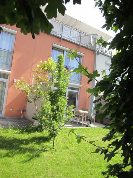 Gepflegtes Reihenmittelhaus mit Dachterrasse in München - Trudering