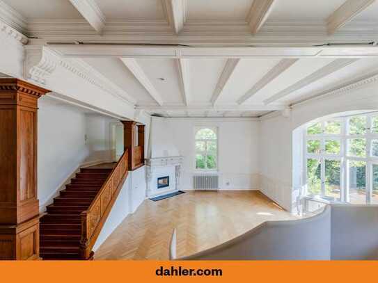 Sensational domicile on the banks of the Kleiner Wannsee: luxurious living in a historic villa