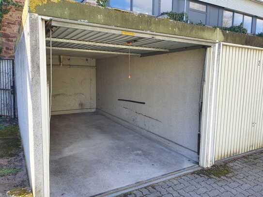 Abschließbare Einzelgarage am Bahnhof Durlach