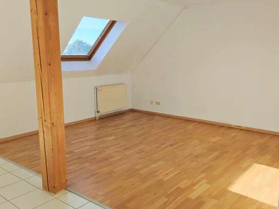 Attraktive 3-Zimmer-Dachgeschosswohnung mit Balkon und Einbauküche in Obernkirchen