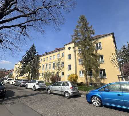 Stilvolle 3-Zimmer-EG-Wohnung mit Balkon und EBK in Dresden Niedersedlitz