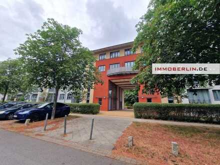 IMMOBERLIN.DE - Lichtdurchflutete Wohnung mit Westloggia nahe Falkenhagener See