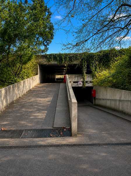                                                               Garagen zu vermieten                                                       in Hausen (Frankfurt am Main)
