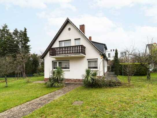 Einfamilienhaus mit großem Garten und Garage in schöner, ruhiger Lage im Komponistenviertel