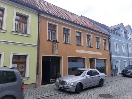 Mehrfamilienhaus mit Gewerbe in Zentrale Lage