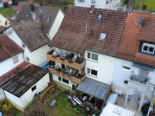 Großzügiges Zweifamilienhaus mit Potenzial in Köngen * Renovierungsprojekt *