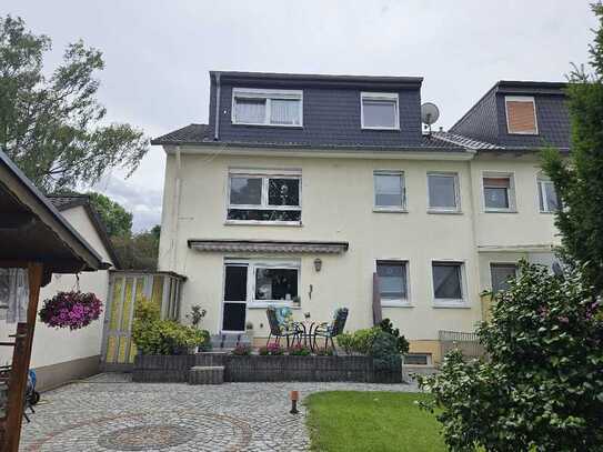 Vermietetes Zweifamilienhaus mit ca. 165 m² Wfl. und ca. 587 m² Grundstück