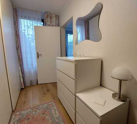 Freundliche und sanierte 2-Zimmer-Wohnung mit gehobener Innenausstattung mit Einbauküche in Erkrath