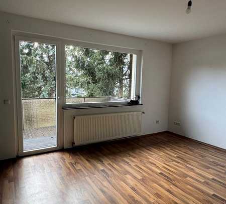 Helle 3-Zimmer-Wohnung mit Balkon und Einbauküche in Köln Porz (in der Nähe vom Rhein)