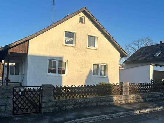 Zweifamilienhaus auf großzügigem Grundstück in Neunburg v. W.