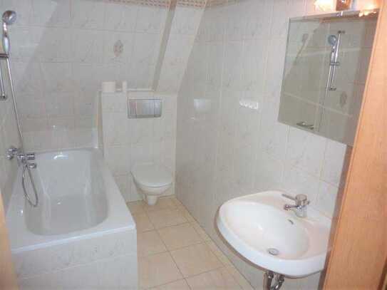 Renovierte 3 Raumwohnung(69m²) mit Küche im DG in Löbau