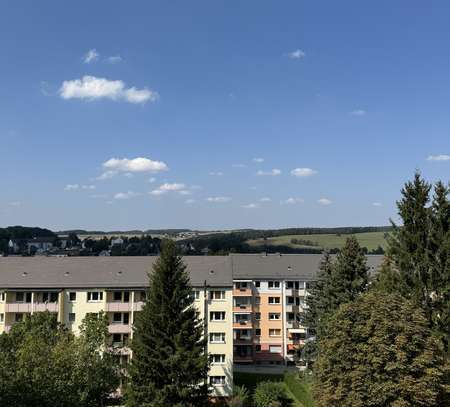 NEU SANIERT ! sonnige 4-Raum-Wohnung mit Balkon