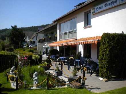 Seit über 50 Jahren familiengeführter Hotel- und Gastronomiebetrieb im Herzen der Eifel abzugeben