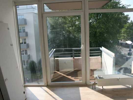 Modernes 1-Zi.-Appartment, Balkon, TG-Stellplatz, Refrath-GL/Köln-Stadtgrenze, teilmöbliert