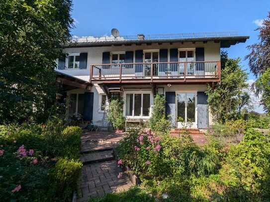 Exklusives Einfamilienhaus mit Alpenblick und Traumgarten in Icking