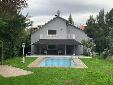 Traumhaft wohnen am Lohrpark! Renovierte Villa auf 2.000 m² Grundstück mit Pool und schönem Garten!
