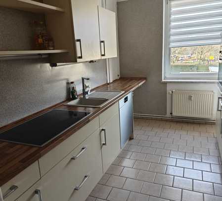 3- Zimmer Wohnung mit EBK & Garage in ruhiger Lage !!