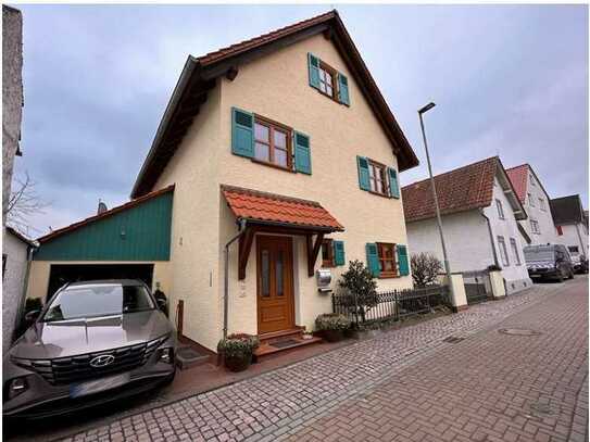 Freistehendes Einfamilienhaus im alten Ortskern von Nieder-Rosbach