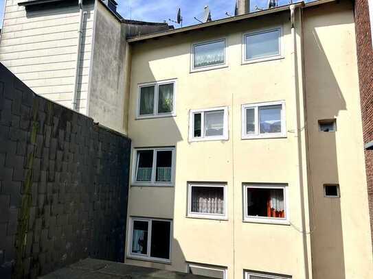 „Kara Immobilien" | Zentral gelegene Wohnung | 2 Etage | 80m² | leerstehend