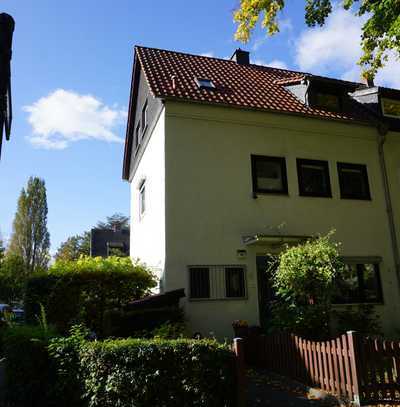 *Hannover-Badenstedt* gemütliches Reihenendhaus mit 6 Zimmern und Carport