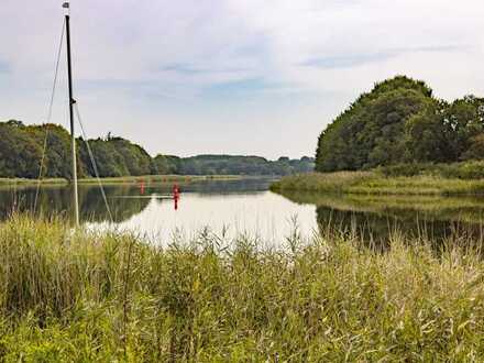 Unikat! Doppelhaushälfte unter Reet direkt an der Schlei - Wassergrundstück