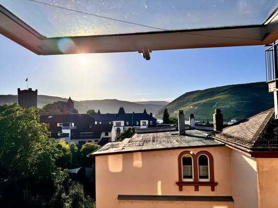 Charmante Dachgeschoßwohnung mit PanoramaBlick zur Burg Klopp incl EBK
