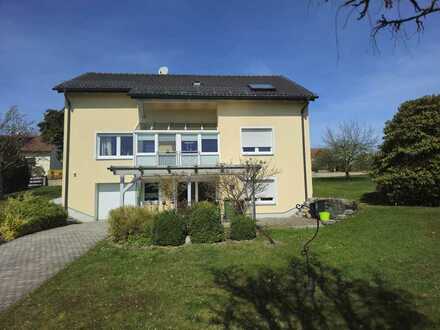 Großes Einfamilienhaus mit Garten und schöner Aussicht in Bad Neualbenreuth (6,5 Zimmer)