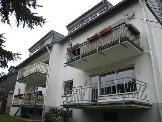 Schöne Wohnung mit 2 Zimmern, Stellplatz und Balkon in Overath-Heiligenhaus