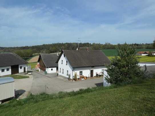 Hofstelle in Alleinlage mit herrlichem Ausblick