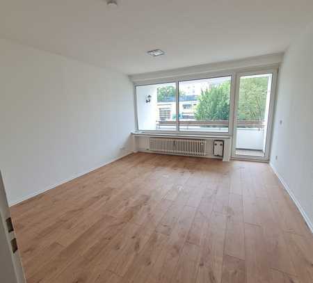 * Erstbezug nach Renovierung * Helles 1-Zimmer-Appartement mit Balkon inkl. EBK in Köln-Neubrück