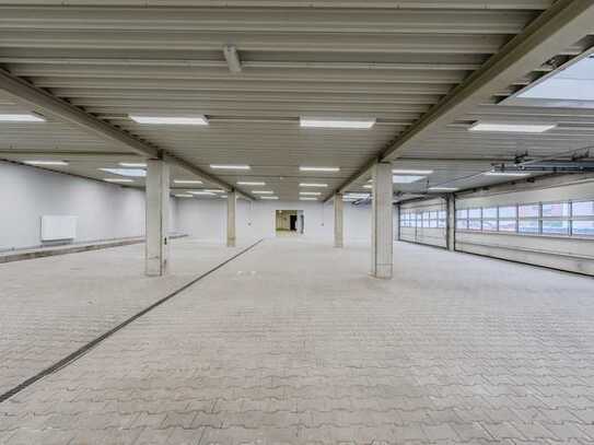 376,7 m² Lager/Garage mit 3 Rolltoren in der Markstraße in Reinickendorf