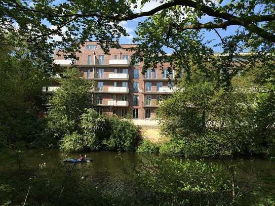 Schöne, helle zwei Zimmer Wohnung mit freiem Blick auf den Osterbekkanal