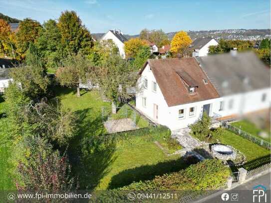 Charmante Doppelhaushälfte mit großem Grundstück und Ausbaupotenzial direkt in Kelheim